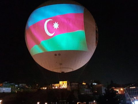 Azərbaycan Bayrağı Tbilisi səmasında - FOTO