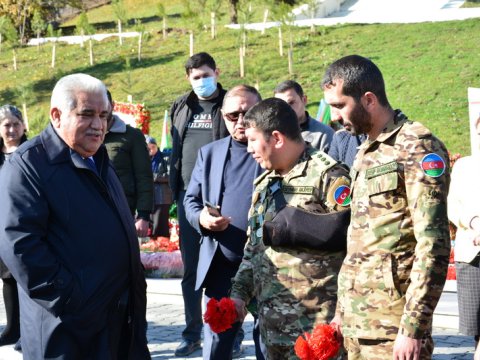 Şəhid Möhlət Abbasov Bayraq günündə anılıb