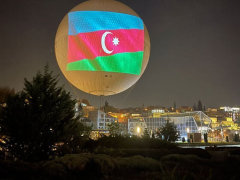 Bayrağımız təsvir olunmuş 600 şar havada - FOTO