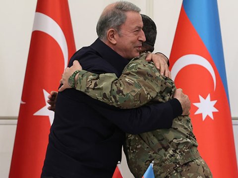 “Bakıda aldığım çəkini verə bilmirəm”- Mətbuat konfransında maraqlı anlar - VİDEO