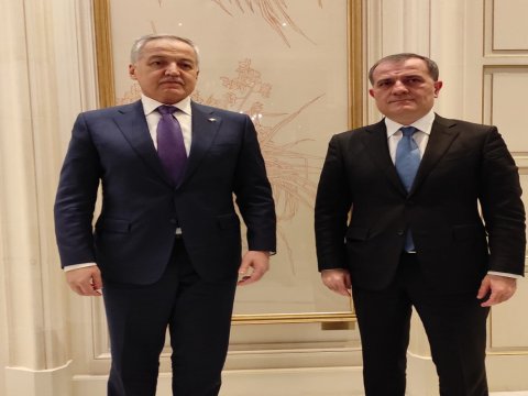 Ceyhun Bayramov tacikistanlı həmkarı ilə görüşdü