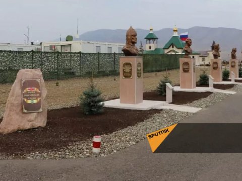 Xankəndidə rus sülhməramlısına qoyulan abidənin FOTOSU