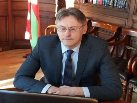 Lukaşenko Fransadakı səfiri azad etdi