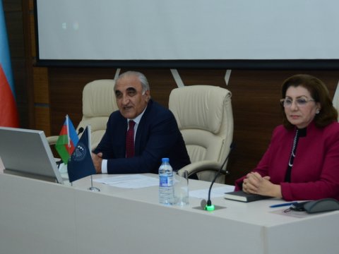 Rektor sədrlik iddiasında olanlarla görüşdü