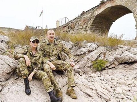 Bir şəhərə bir qadının toxunuşu...