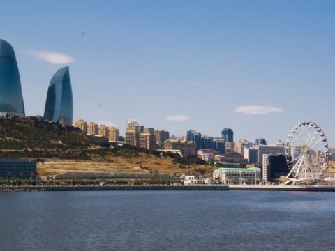 Bulvarda dənizə düşən şəxs XİLAS EDİLDİ