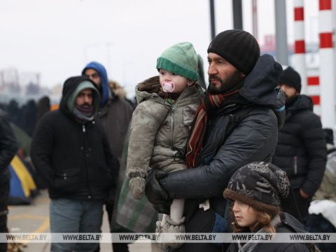 Lukaşenko Merkellə miqrant böhranını müzakirə etdi