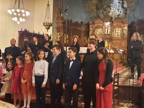 6 yaşlı musiqiçi Parisdəki KONSERTDƏ