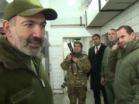 Müdafiə nazirini dəyişən Paşinyana daha general lazım deyil - ŞƏRH  