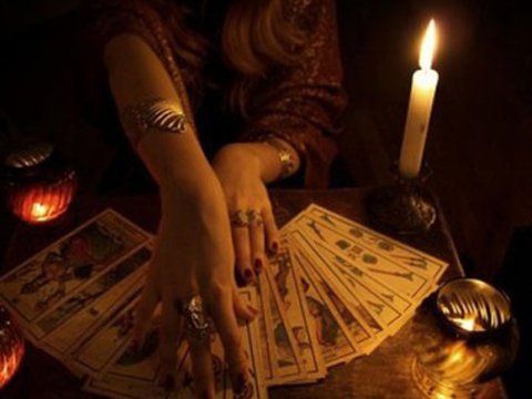 Sosial şəbəkədə gələcəyi “görürlər”