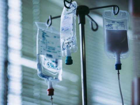 Turşudan zəhərlənən azyaşlının vəziyyəti ağırdır