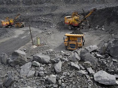 Faydalı qazıntı yataqları hərraca ÇIXARILIR