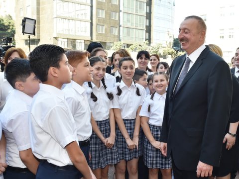 İlham Əliyev uşaqları təbrik etdi