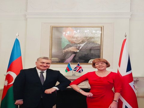 Elin Süleymanov britaniyalı nazirlə görüşüb