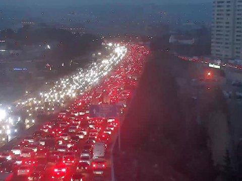 Bakı-Sumqayıt yolunda TIR aşdı - Uzun tıxac yarandı