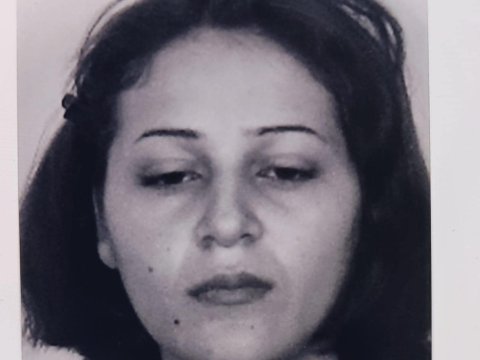 20 yaşlı qız itkin düşdü