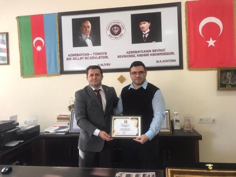 “Firudin bəy Köçərli” mükafatı məşhur liseyin müdirinə verildi