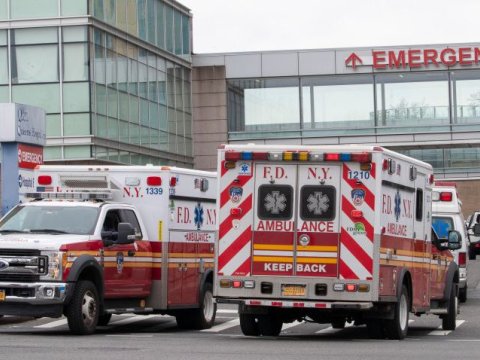 Sürücü maşını izdihamın üzərinə SÜRDÜ