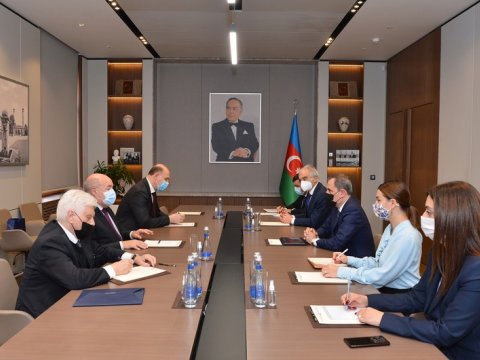 Ceyhun Bayramov Putinin nümayəndəsi ilə görüşdü