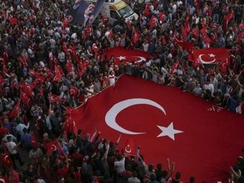 Türkiyədə lirə ucuzlaşır, mitinqlər başladı 
