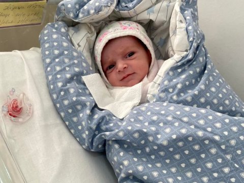 Küçədə tapılan körpənin səhhəti ilə bağlı AÇIQLAMA