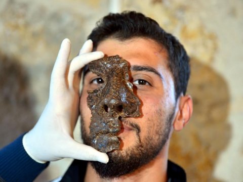 Roma əsgərinə aid 1800 illik dəmir maska tapıldı