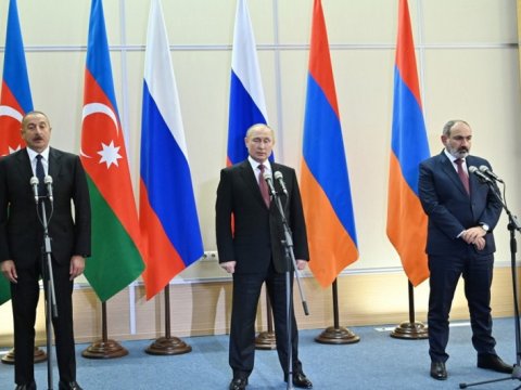 Putindən Əliyev və Paşinyana sülh rəmzi HƏDİYYƏSİ