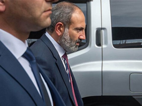 Paşinyan Soçidəki danışıqlara onları da APARDI 