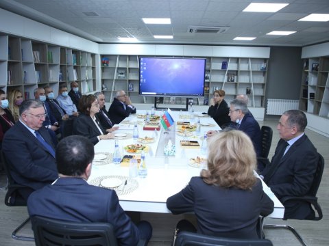 Rusiya Elmlər Akademiyasının prezidenti Məleykə Abbaszadə ilə görüşüb