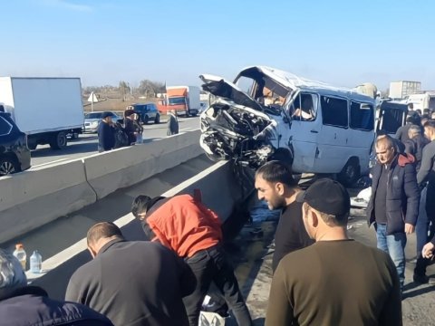 Mikroavtobus qəzasında 10 nəfər yaralanıb