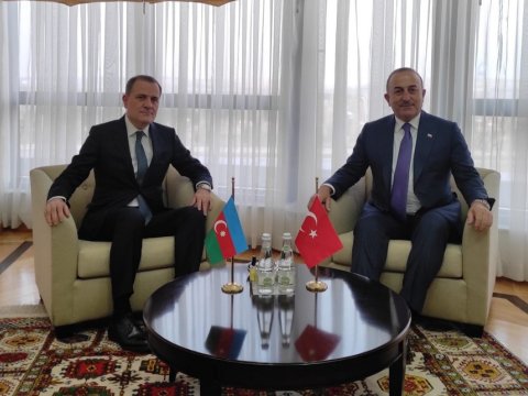 Çavuşoğlu Ceyhun Bayramovla görüşdü