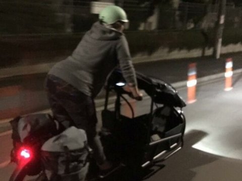 Siyasətçi doğuma velosipedlə getdi - Foto