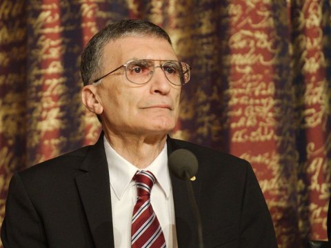 Nobel mükafatçısı Azərbaycana gəlir