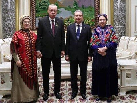 Türkmənistanın mediadan gizlədilən birinci ledisi - Onun fotosu ilk dəfə YAYIMLANDI  