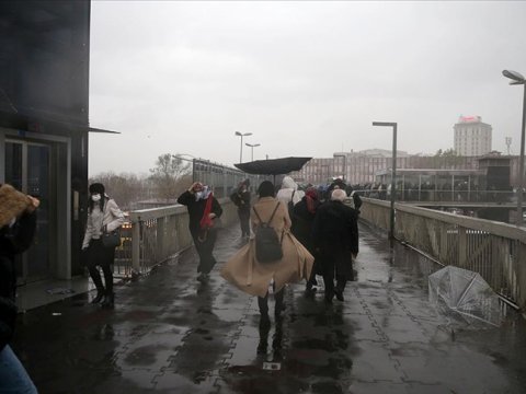 İstanbulda məktəblər  BAĞLANDI