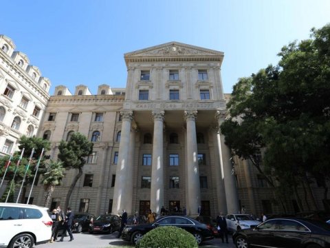 XİN rəhbərləri arasında məsləhətləşmə