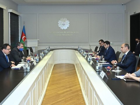 Aİ rəsmisi təhsil naziri ilə danışıqlar APARDI