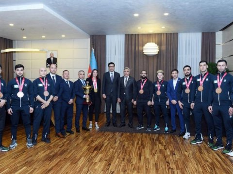Fərid Qayıbov medal qazanmış karateçilərlə GÖRÜŞDÜ