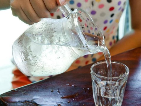 İsti su içməyin 12 FAYDASI