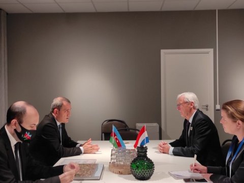 Ceyhun Bayramov niderlandlı həmkarı ilə görüşüb
