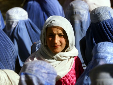 Əfqanıstanda qadını zorla ərə vermək qadağan olundu