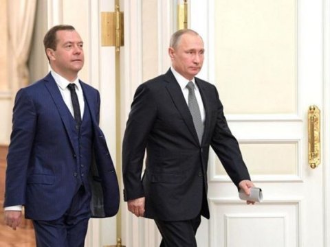 Keçmiş prezident Putinin partiyasına sədr seçildi 