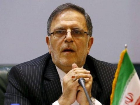 Prezident yalan xəbər yaymaqda ittiham olunur