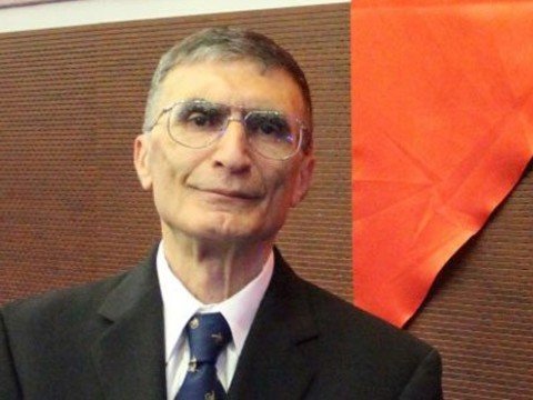 Nobel mükafatçısı Azərbaycanda brifinq KEÇİRƏCƏK