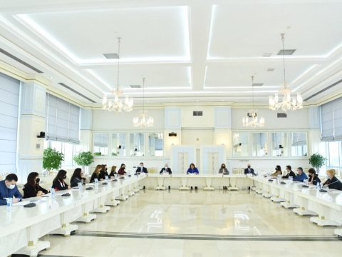 Parlamentin dinamikası: xalqın içindəkilər...