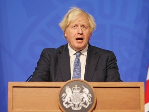 Britaniya COVID qaydalarını sərtləşdirir