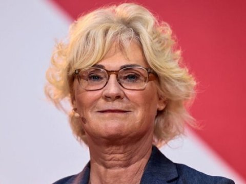 Almaniyanın yeni müdafiə naziri qadın oldu