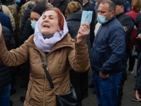 Erməni ailələri yenidən etiraz aksiyası keçirir