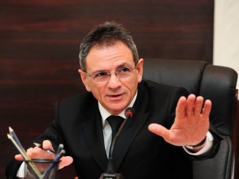 Nazir idmançılara ev və “Mercedes S-Class” verəcək - Foto