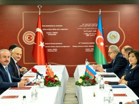 Spiker Mustafa Şentopla görüşüb